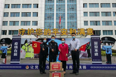 给下层捐防疫包，，，，，，为居家隔离青少年捐书，，，，，，给他们点赞