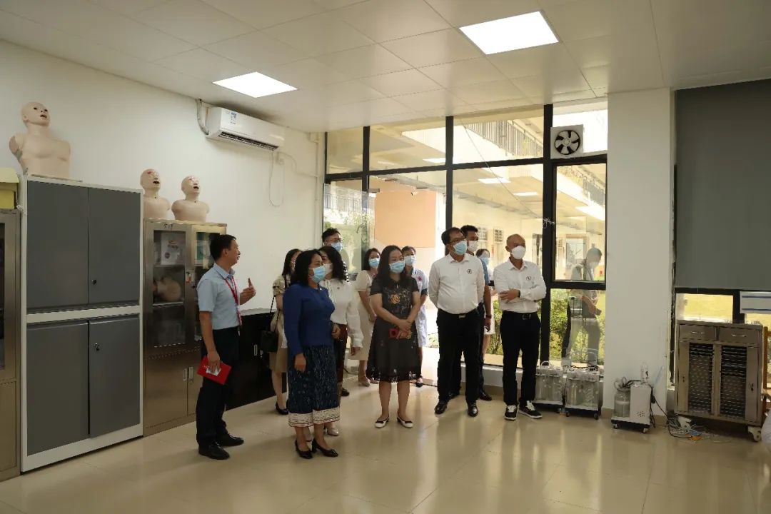 老挝人民民主共和国驻广州总领事馆 沙婉萍总领事一行莅临广东pg电子职业手艺学院交流会见5.jpg