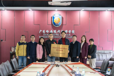 pg电子现代技师学院“黄埔·三都民族技工班”专心浇灌民族团结花