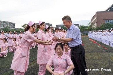 庆；；；；；；な拷冢」愣玴g电子职院举行照顾护士高质量生长论坛