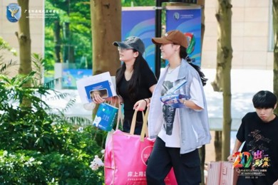 一见倾“新”｜广东pg电子现代技师学院2025级新生报到，，，，，，多个热门专业首日满额